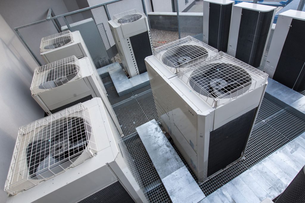 Air conditioning units using refrigerant to move heat outside