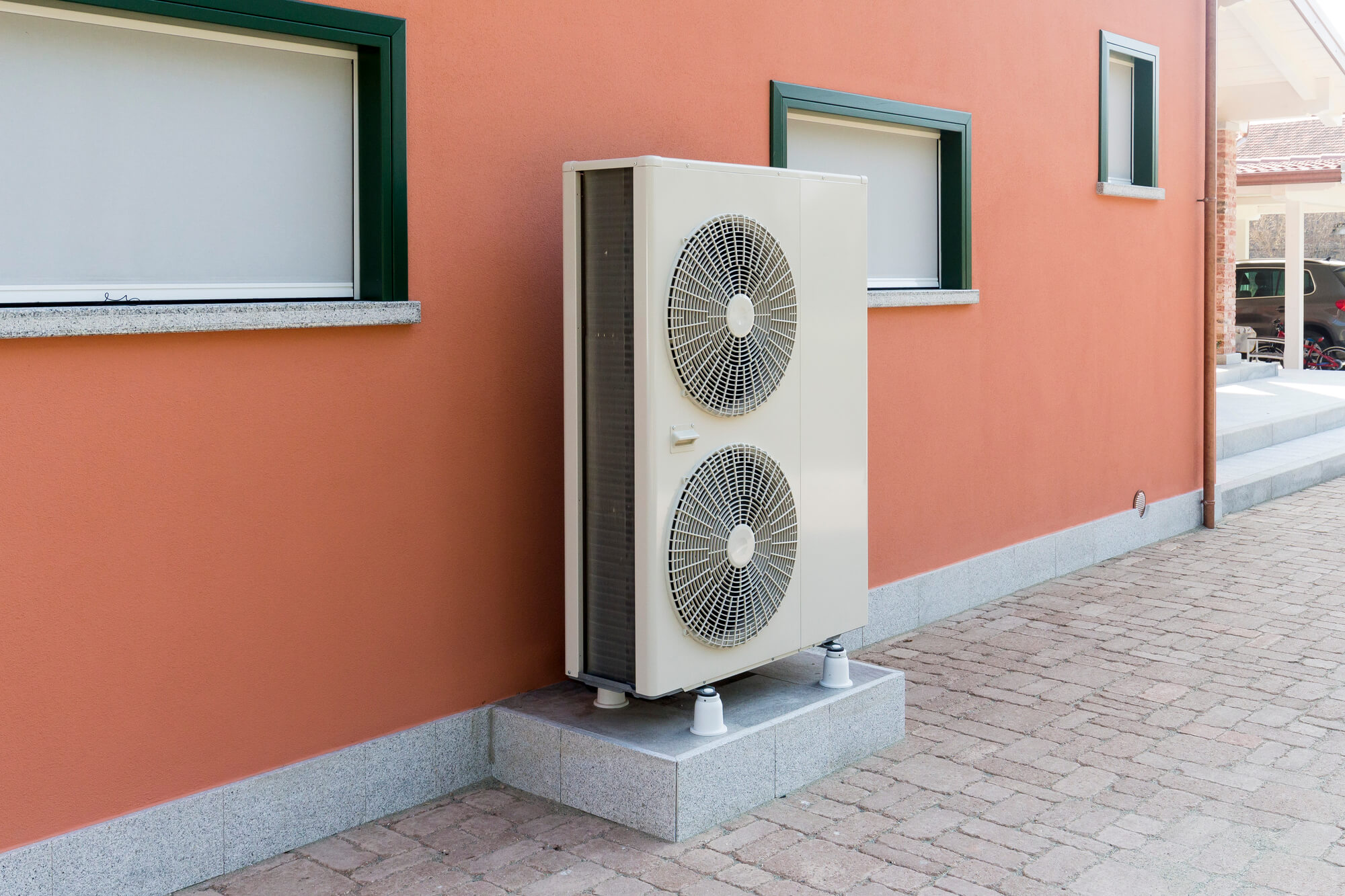 Heat pump outdoor unit for low carbon home heating